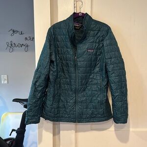 Women’s XL nano puff Patagonia jacketforest green  - packable